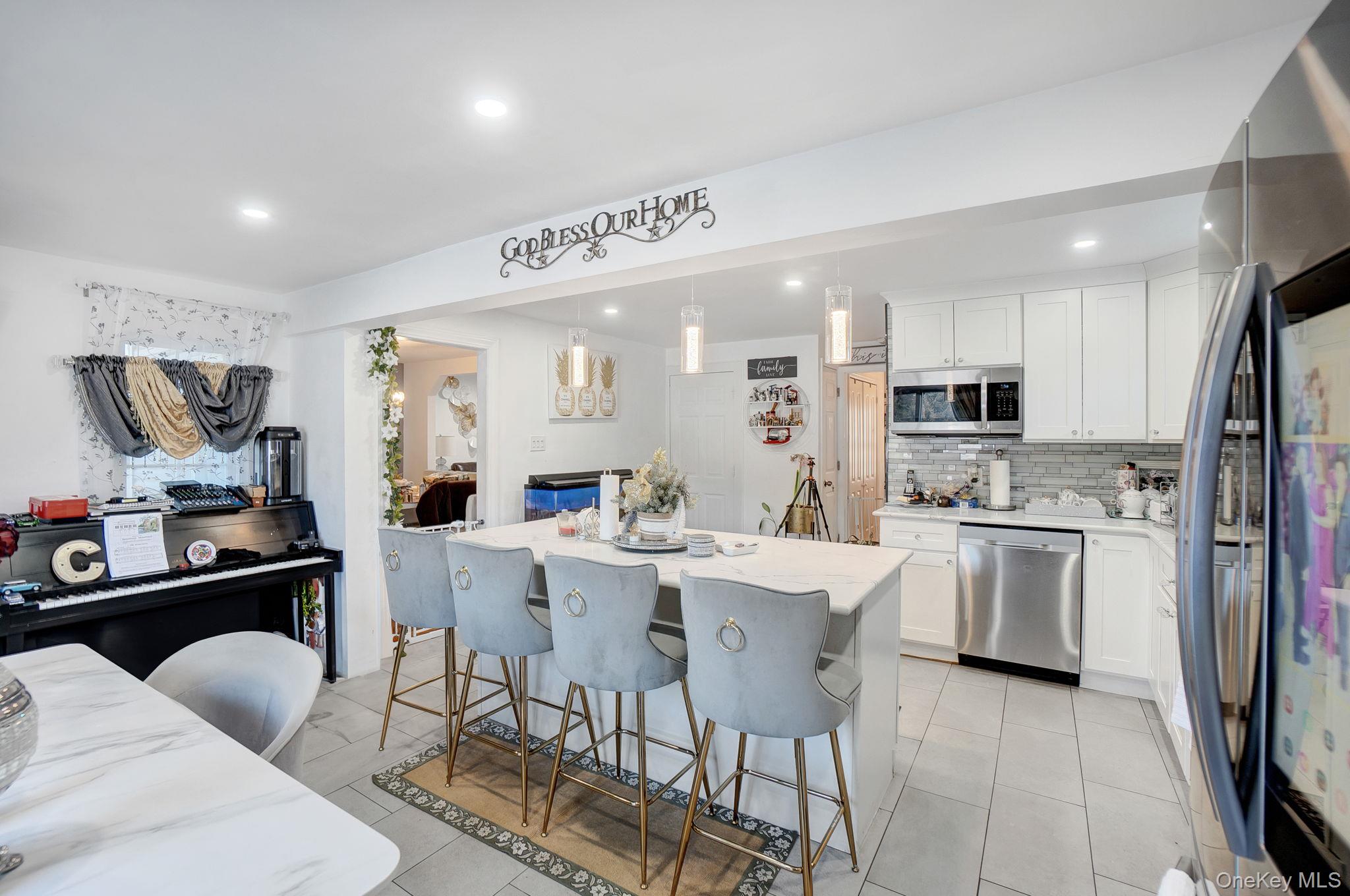 #5 photo, 91 Cedar Road, Саффолк ‖ Amityville , NY 11701