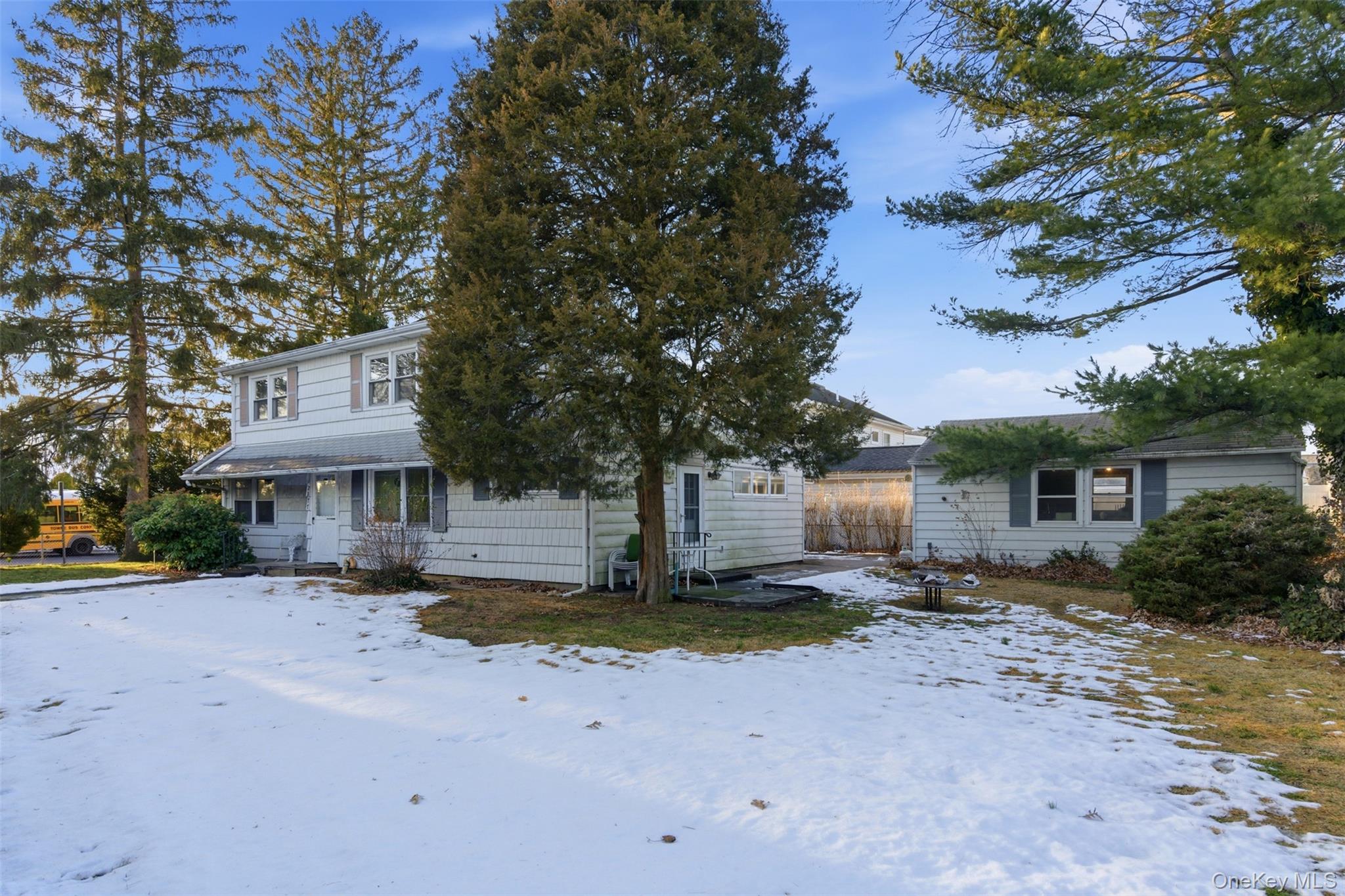 #3 photo, 2377 Stewart Avenue, Нассау ‖ Westbury , NY 11590