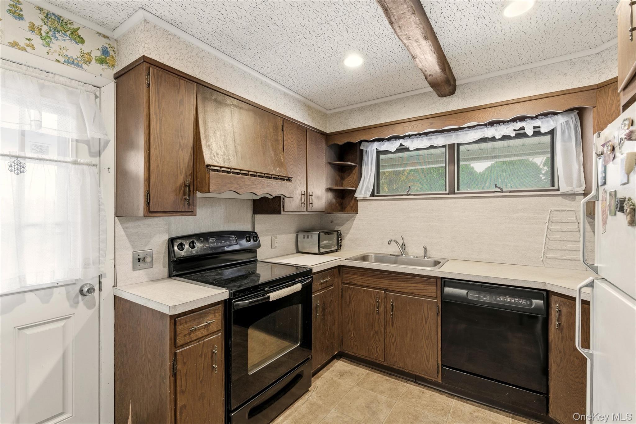 #9 photo, 2377 Stewart Avenue, Нассау ‖ Westbury , NY 11590