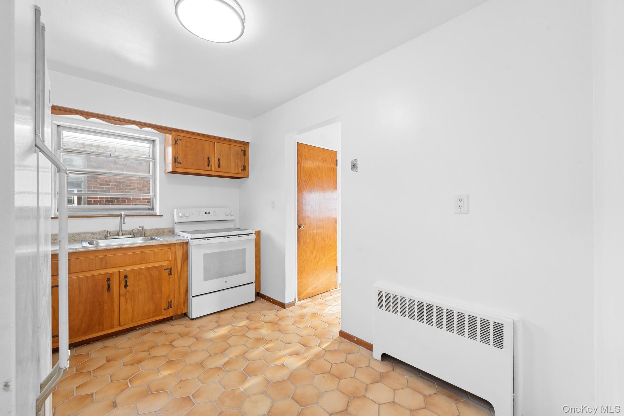 #7 photo, 243-19 129th Avenue, קווינס Rosedale , NY 11422