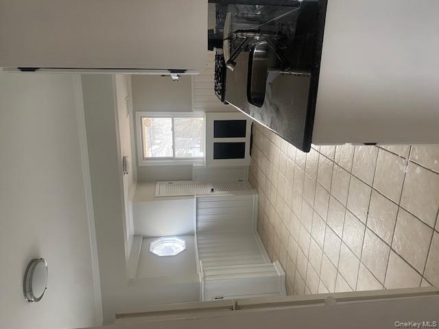 #4 photo, 12 Bayview Avenue, Нассау ‖ Bayville , NY 11709