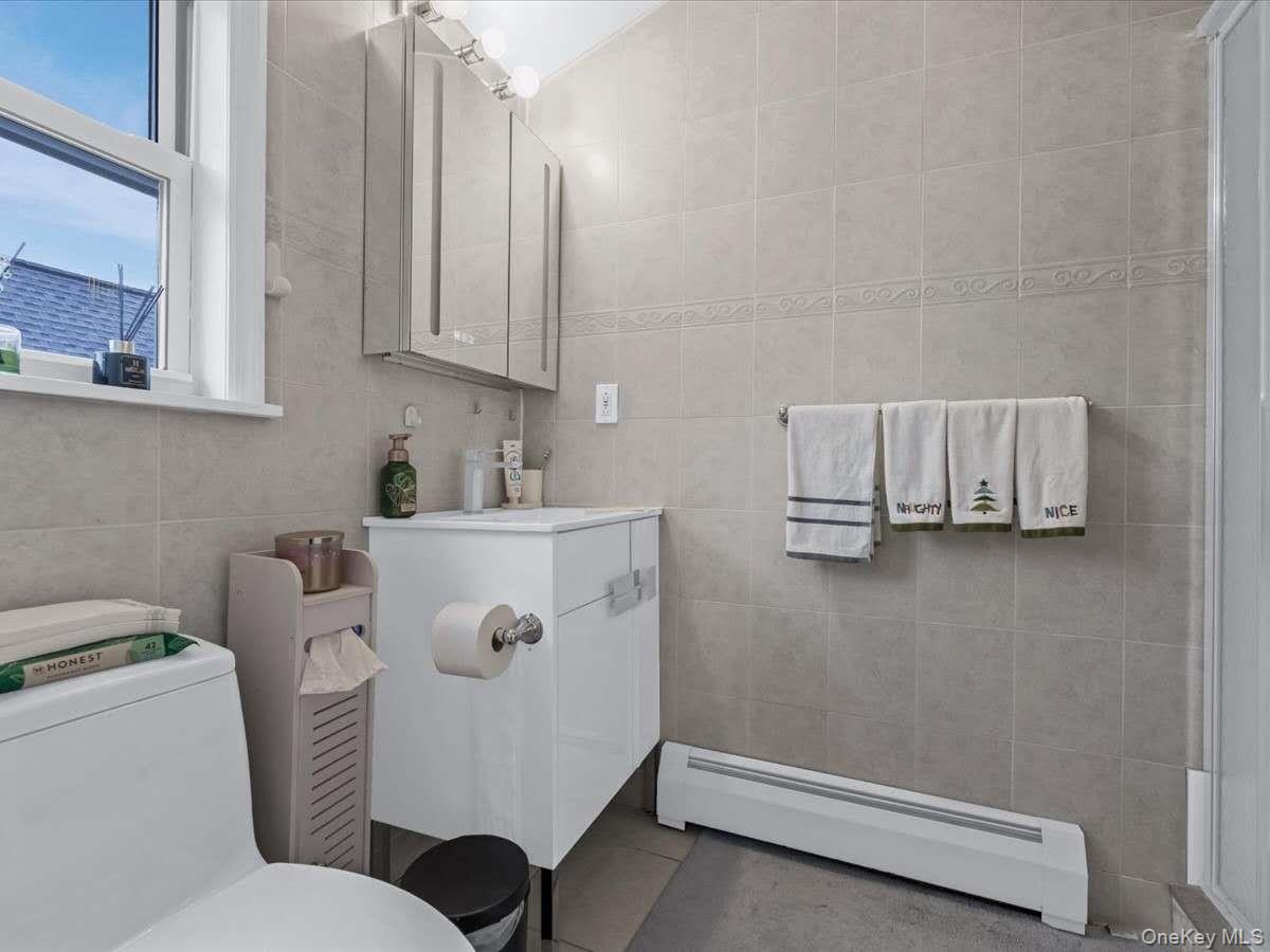 #11 photo, 34-32 205th Street, كوينز Bayside , NY 11361