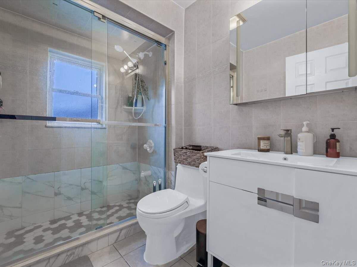 #13 photo, 34-32 205th Street, كوينز Bayside , NY 11361