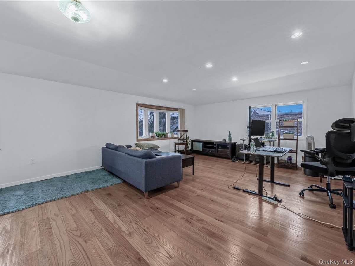 #5 photo, 34-32 205th Street, كوينز Bayside , NY 11361