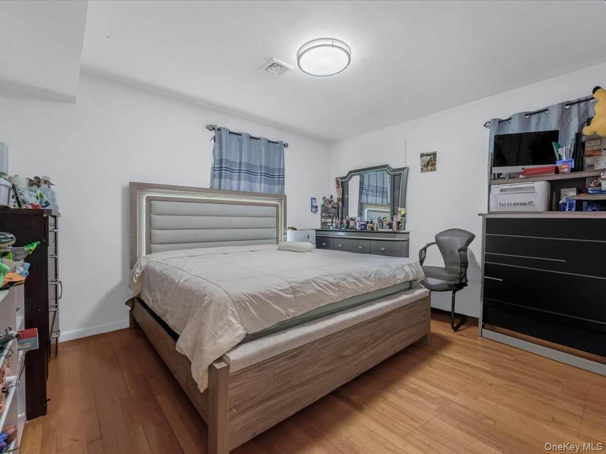 #8 photo, 34-32 205th Street, كوينز Bayside , NY 11361