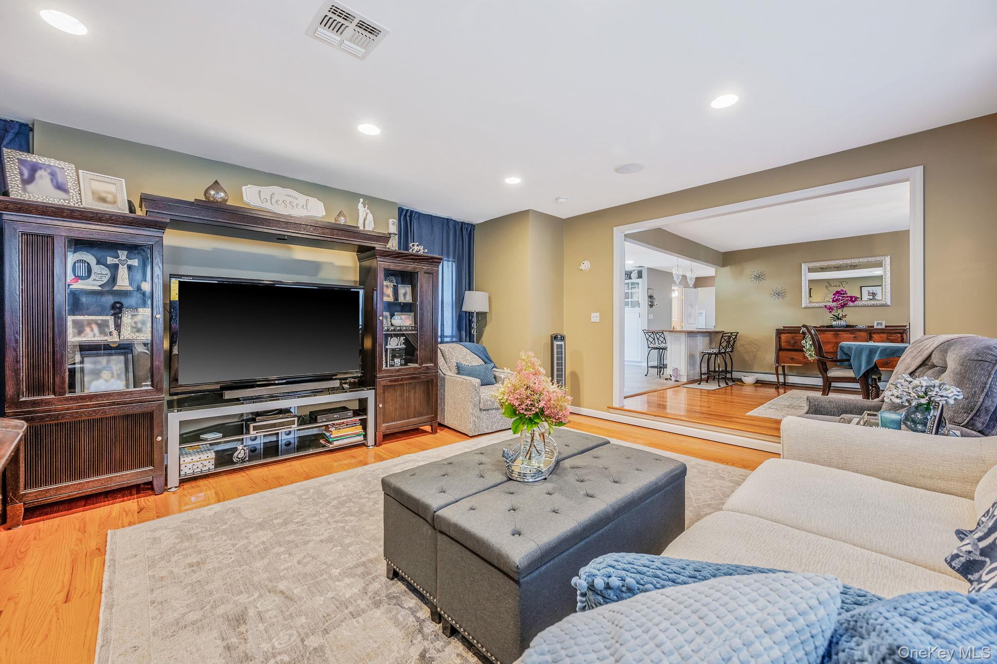 #14 photo, 106 Springdale Drive, सफ़ोक काउंटी Ronkonkoma , NY 11779