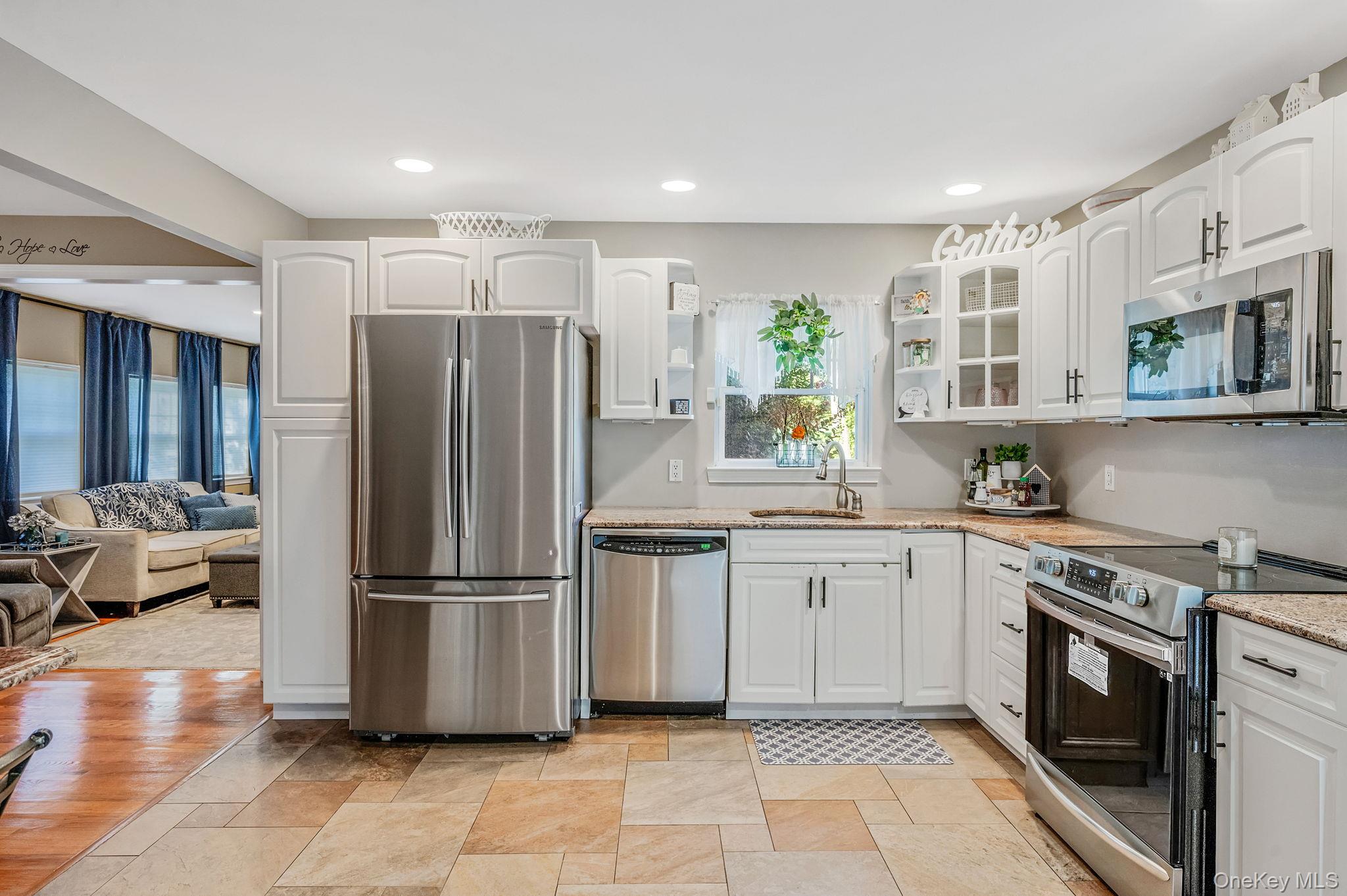 #8 photo, 106 Springdale Drive, सफ़ोक काउंटी Ronkonkoma , NY 11779