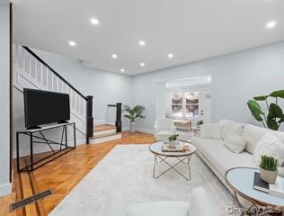 #15 photo, 8563 98th Street, कुईंस Woodhaven , NY 11421