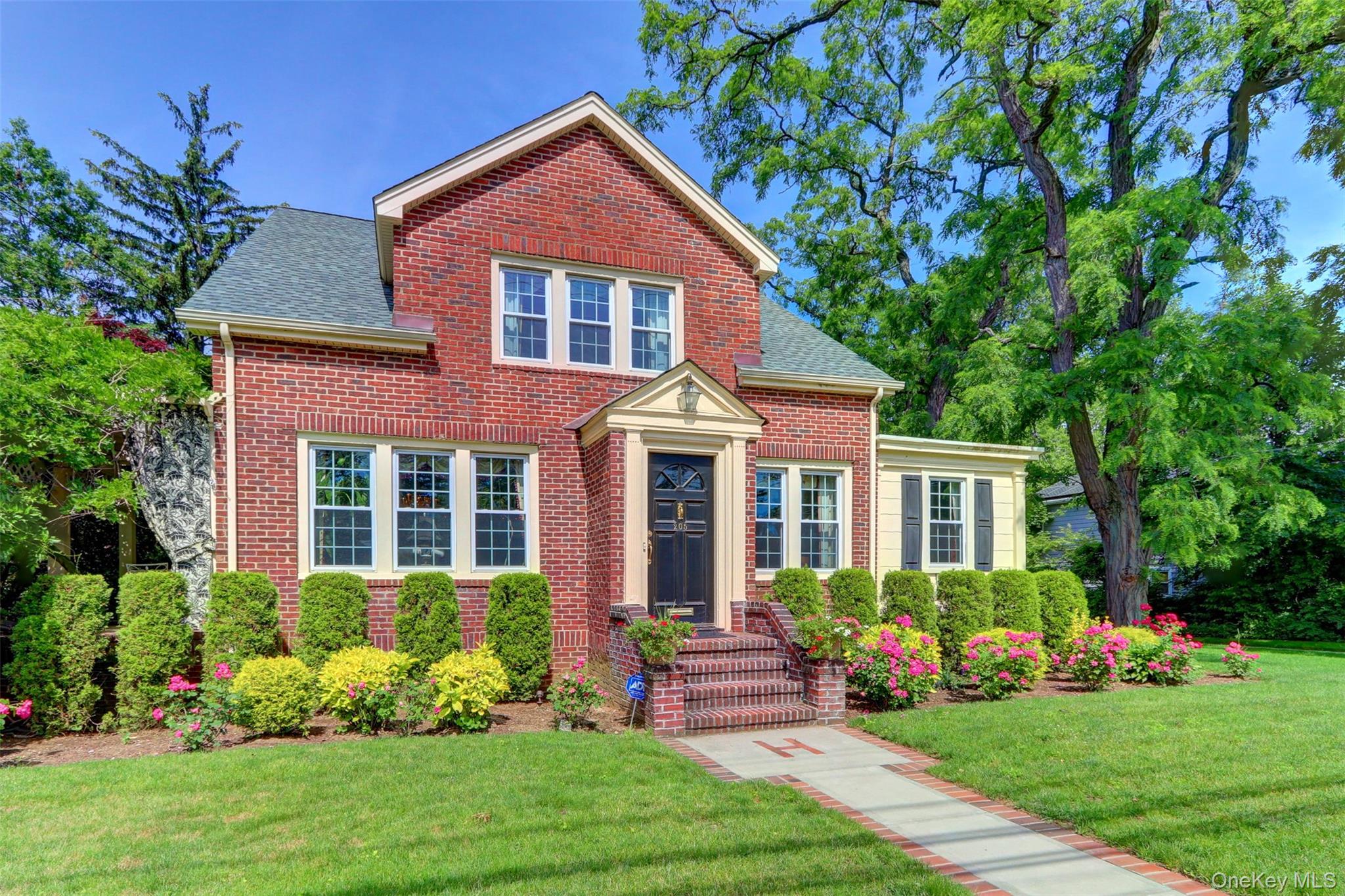 #2 photo, 205 hempstead Avenue, Нассау ‖ Malverne , NY 11565