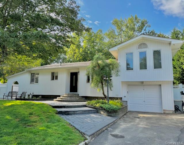 #1 photo, 4 Halliday Road, Саффолк ‖ Coram , NY 11727