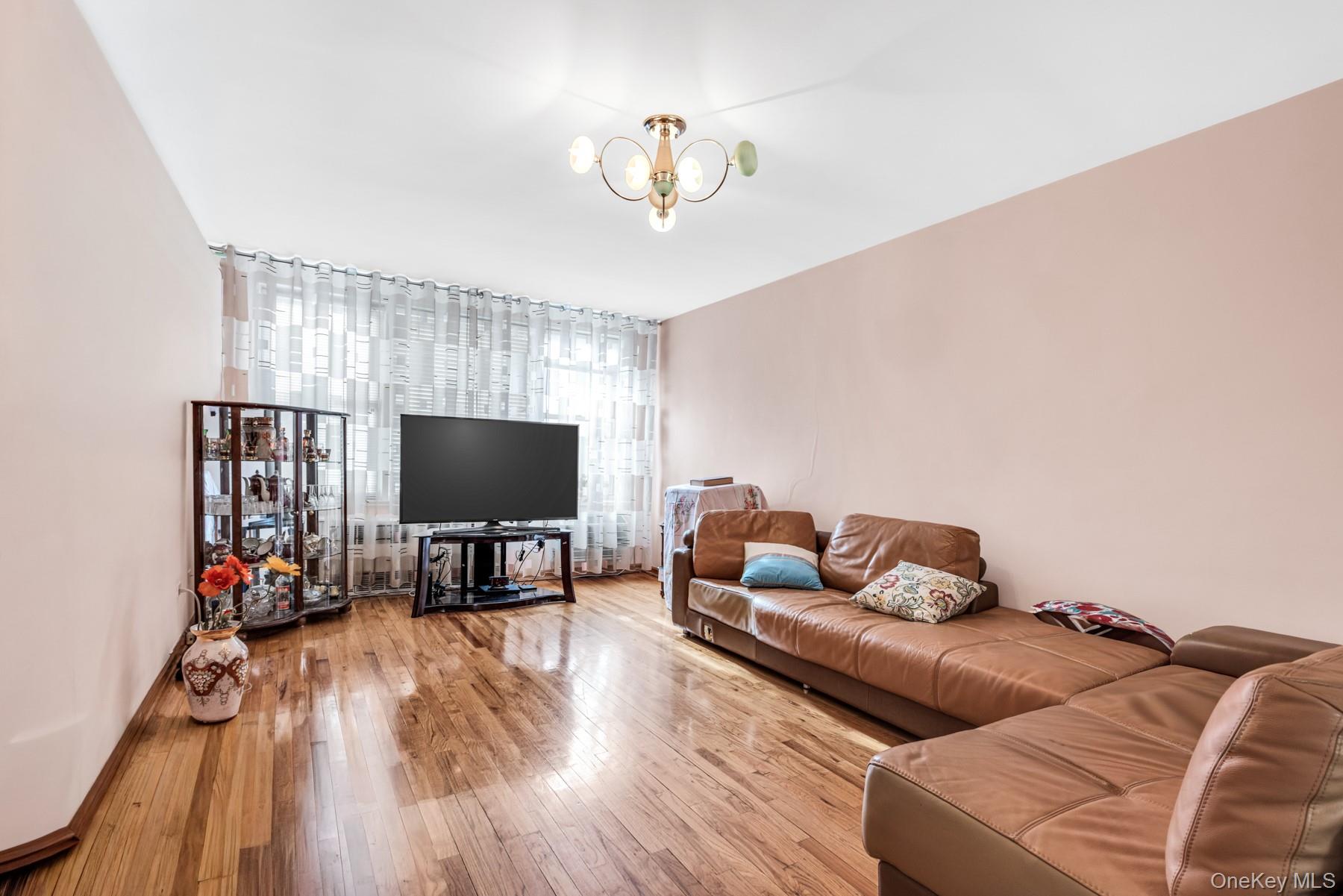#2 photo, 2600 E 21st Street, Бруклин ‖ Brooklyn , NY 11235