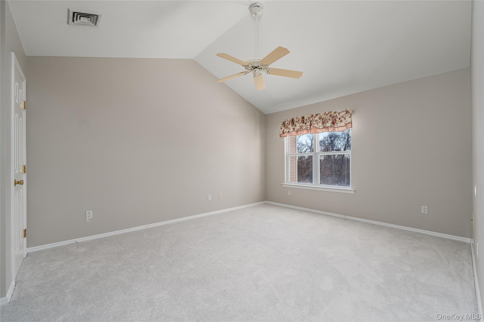 #12 photo, 1804 Willow Pond Drive, Саффолк ‖ Riverhead , NY 11901