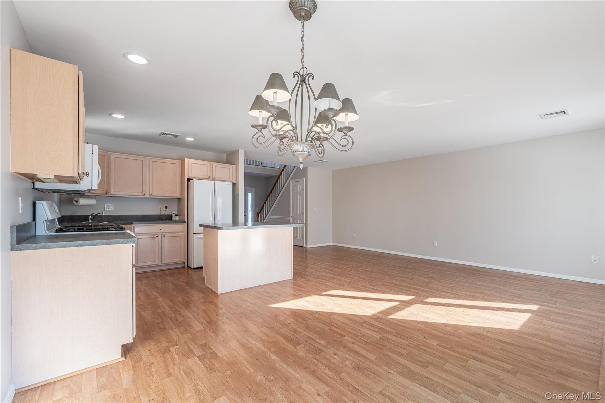 #4 photo, 1804 Willow Pond Drive, Саффолк ‖ Riverhead , NY 11901