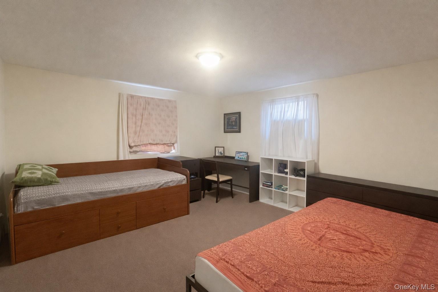 #4 photo, 187 Horseblock Road, Саффолк ‖ Farmingville , NY 11738