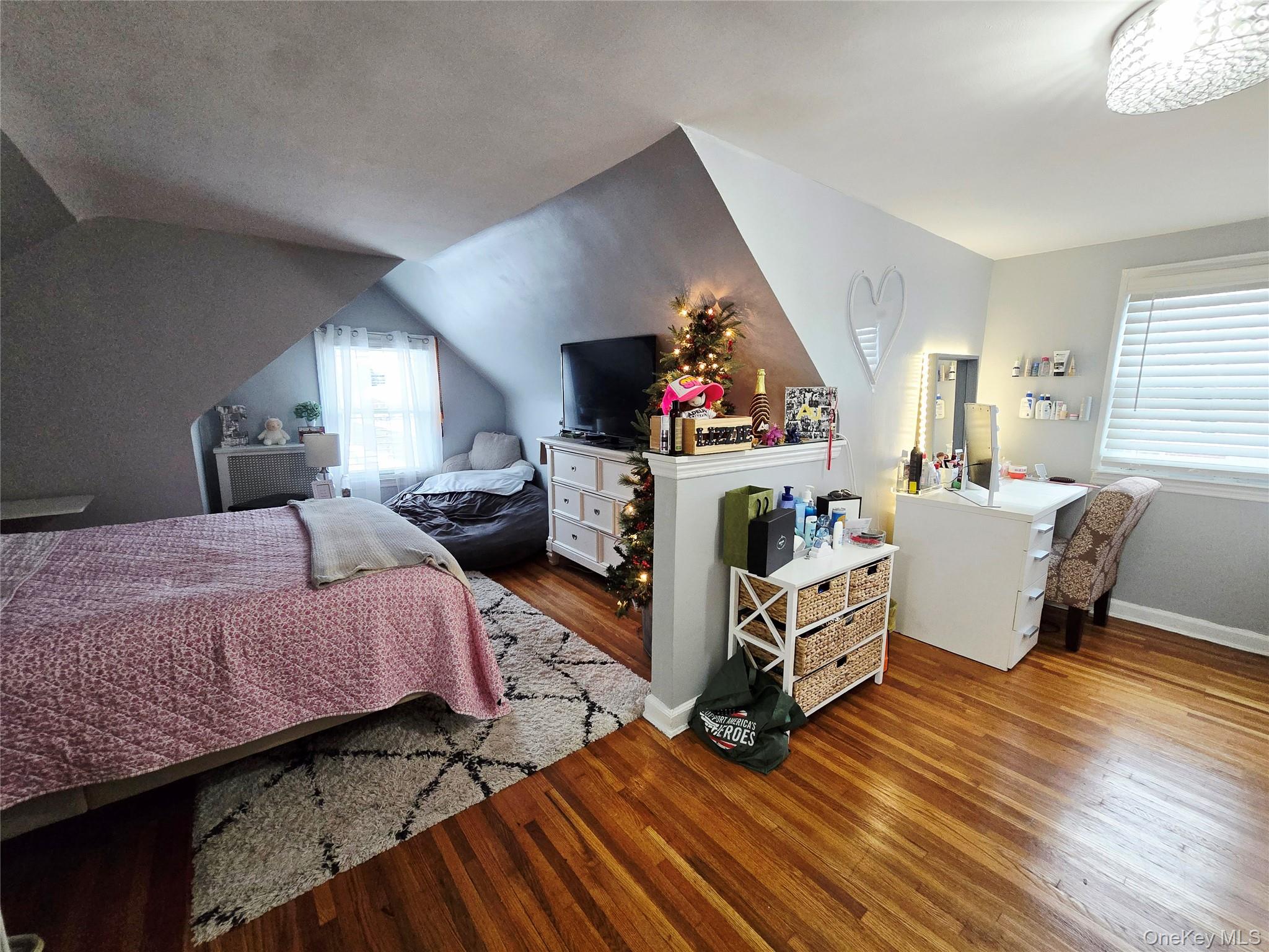 #12 photo, 177 Sheridan Boulevard, नासाउ काउंटी Mineola , NY 11501