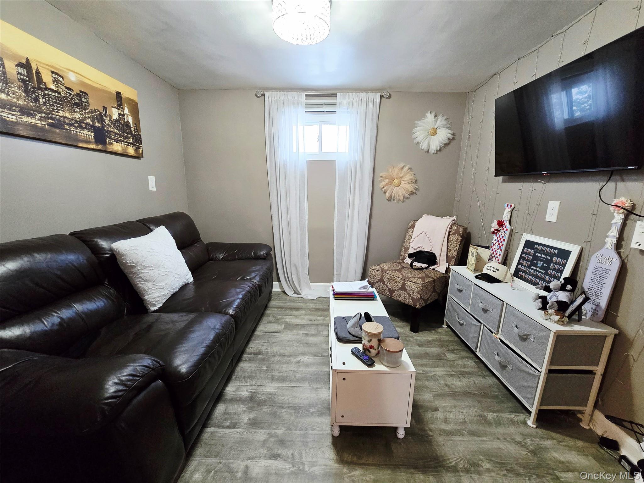 #13 photo, 177 Sheridan Boulevard, नासाउ काउंटी Mineola , NY 11501