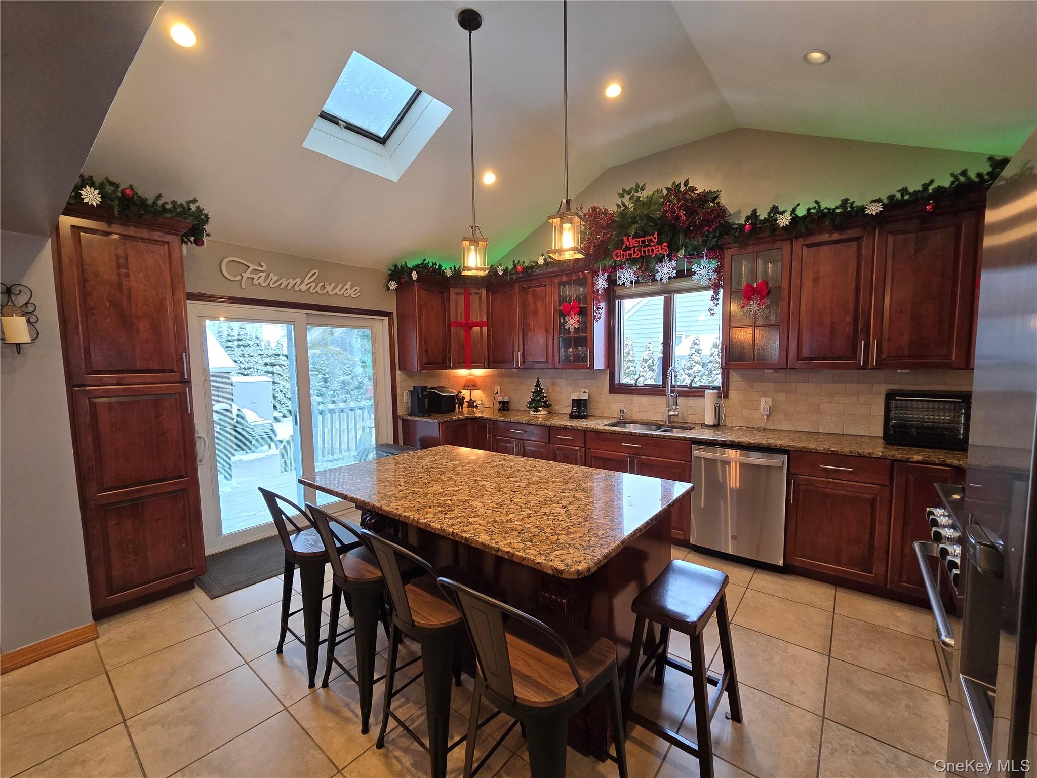 #5 photo, 177 Sheridan Boulevard, नासाउ काउंटी Mineola , NY 11501