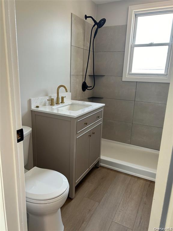 #3 photo, 27 Willoughby Place, Саффолк ‖ West Islip , NY 11795