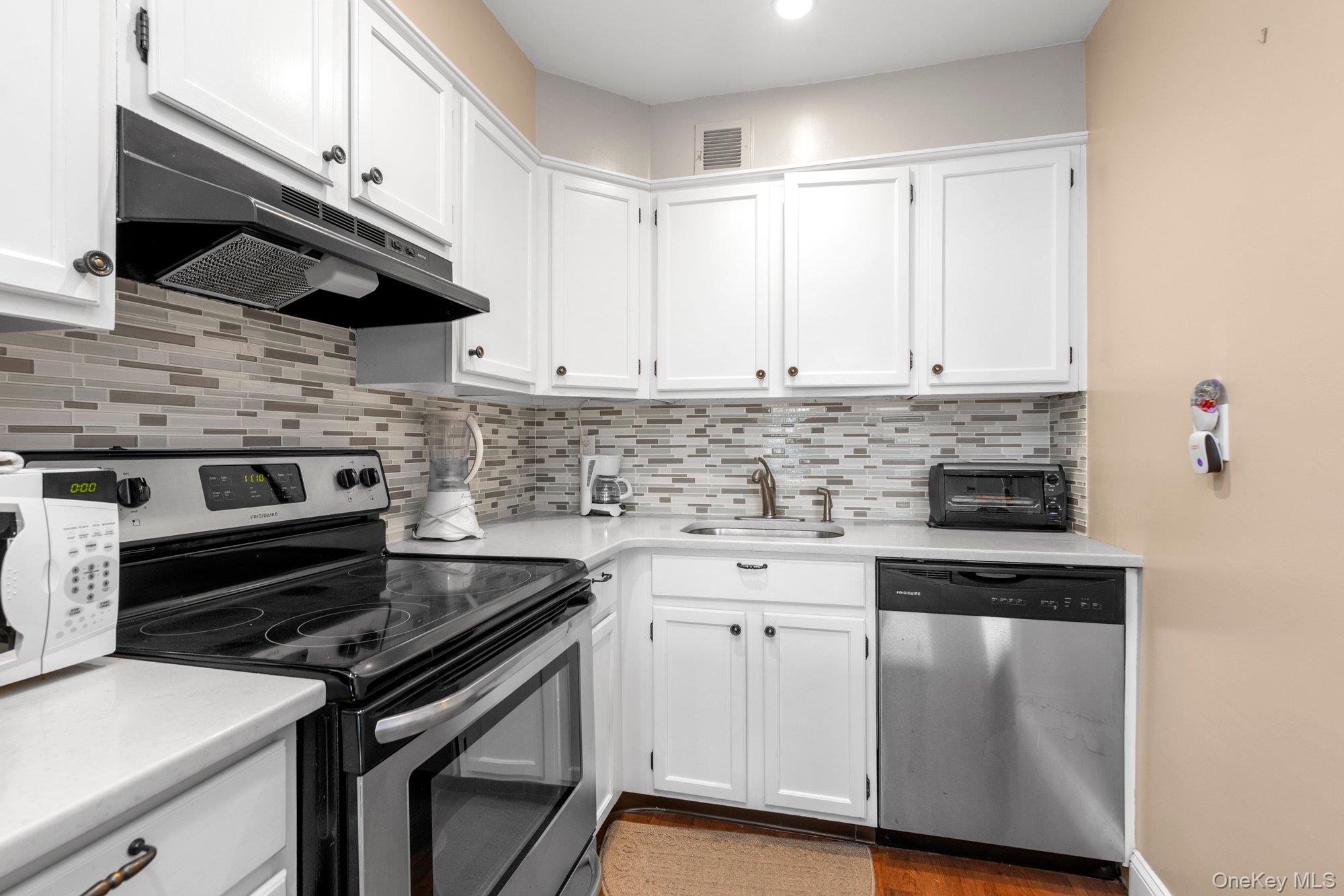 #5 photo, 166-31 9th Ave, Beechhurst , NY 11357