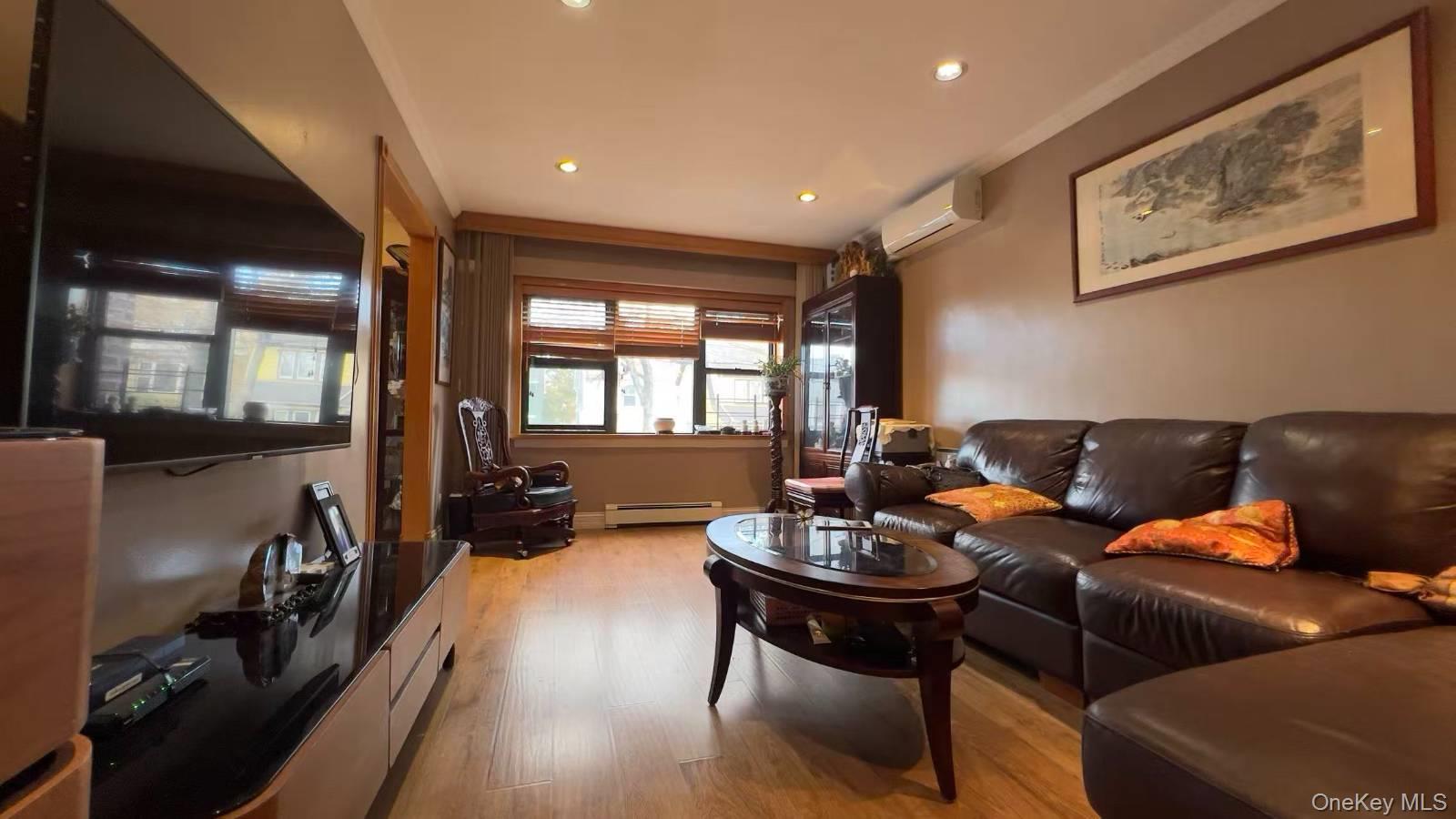 #4 photo, 6126 160th Street, Куинс ‖ Fresh Meadows , NY 11365