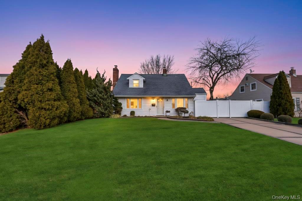 #1 photo, 23 Haven Lane, ناسو Levittown , NY 11756