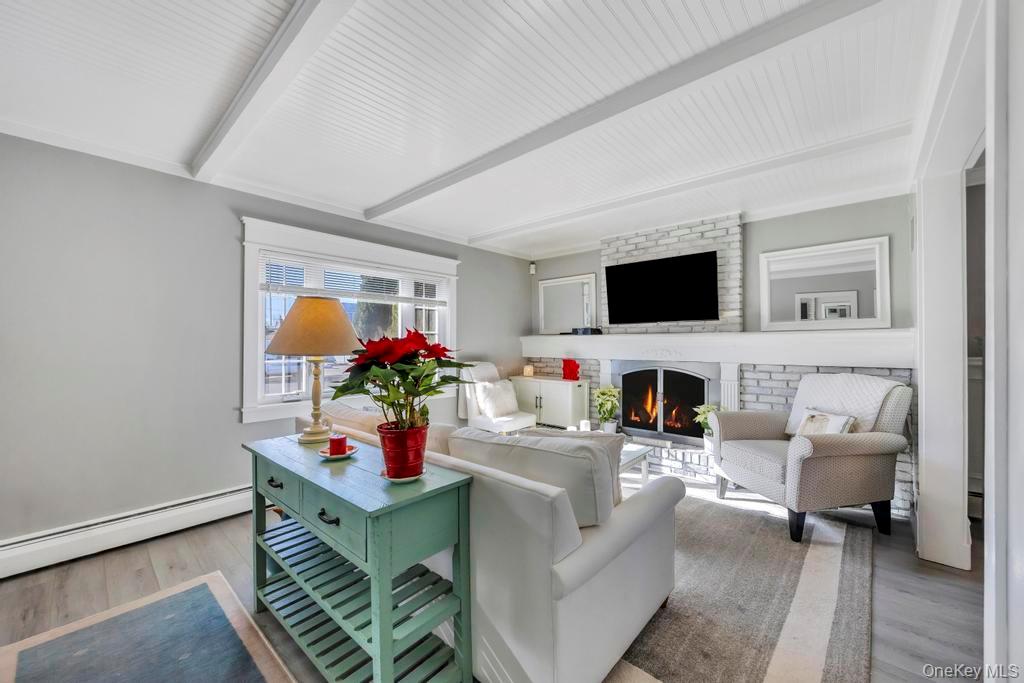 #11 photo, 23 Haven Lane, ناسو Levittown , NY 11756