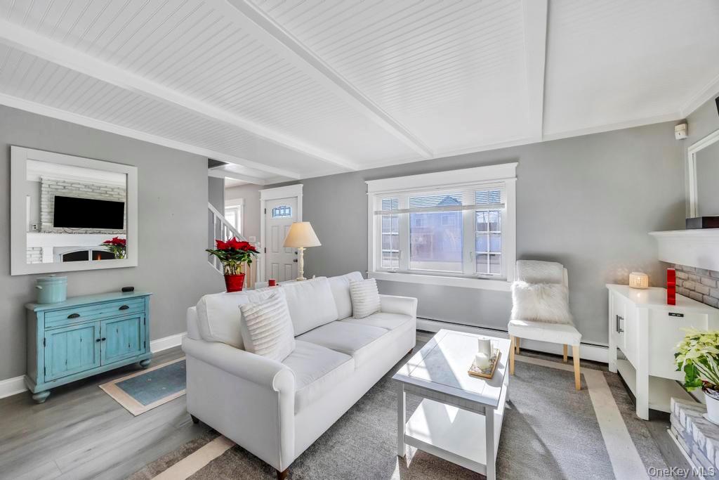 #12 photo, 23 Haven Lane, ناسو Levittown , NY 11756