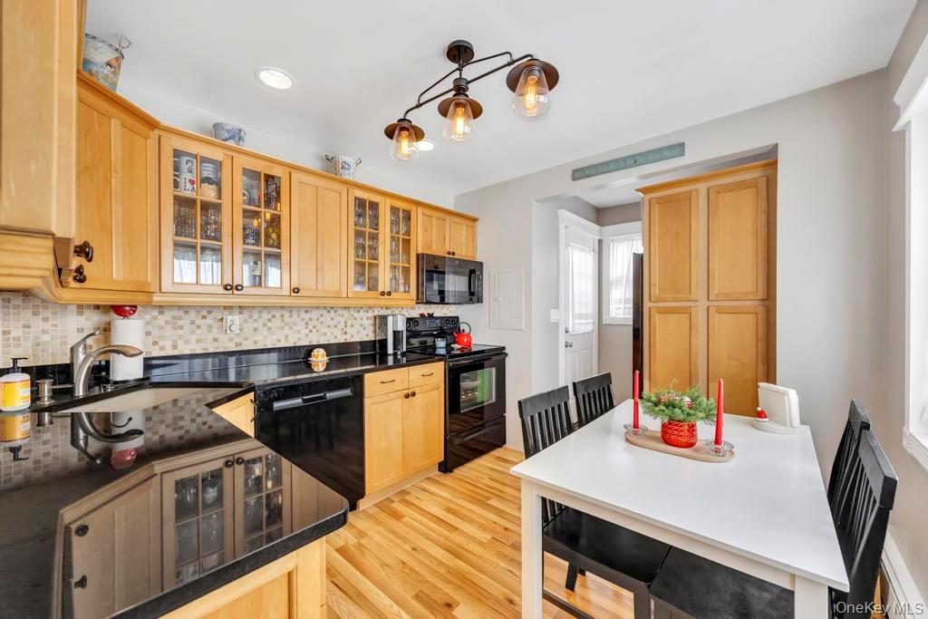 #18 photo, 23 Haven Lane, ناسو Levittown , NY 11756