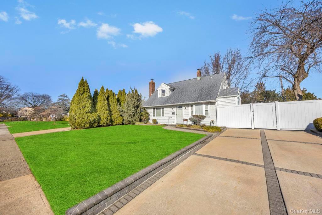 #3 photo, 23 Haven Lane, ناسو Levittown , NY 11756