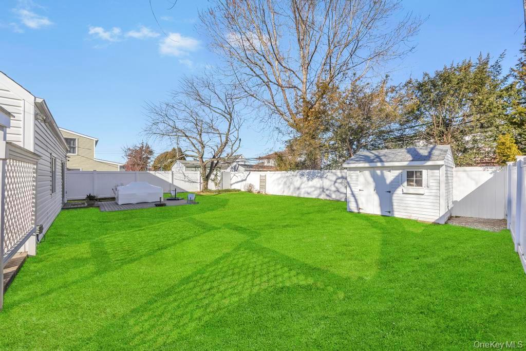 #5 photo, 23 Haven Lane, ناسو Levittown , NY 11756