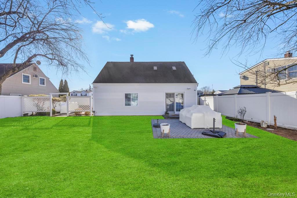 #8 photo, 23 Haven Lane, ناسو Levittown , NY 11756