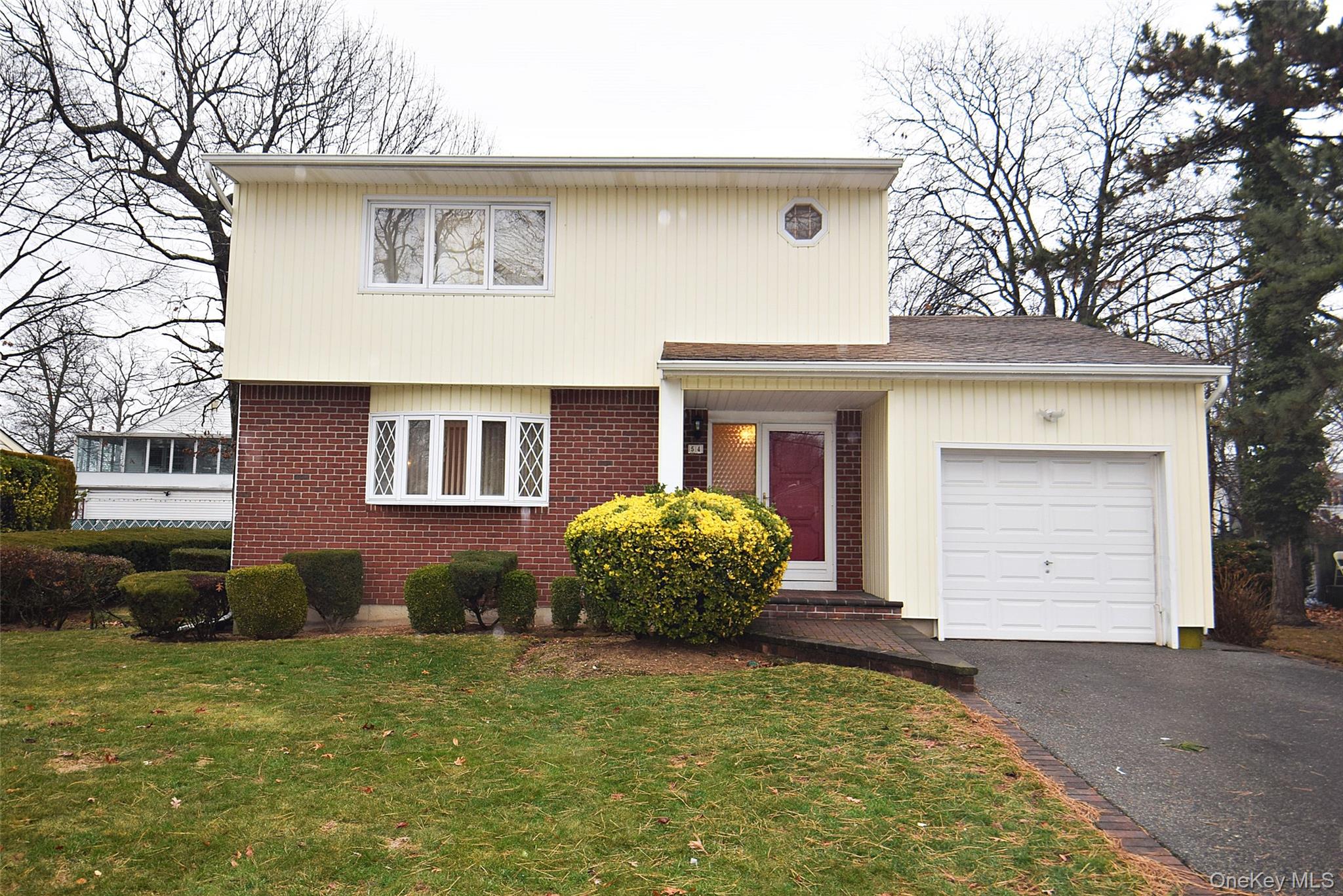 #1 photo, 54 Grand Street, Massapequa , NY 11758
