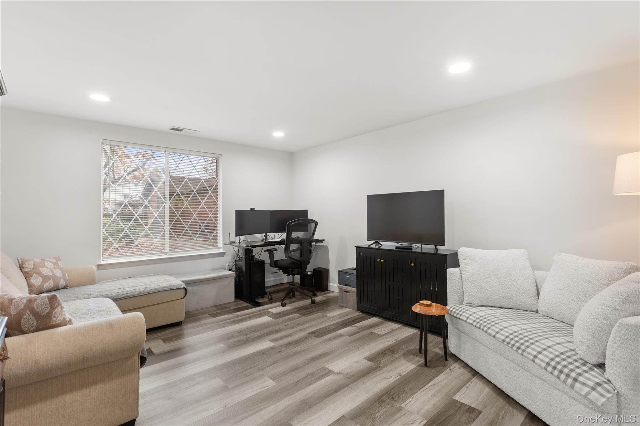 #3 photo, 87 Birchwood Road, מחוז סאפוק Medford , NY 11763