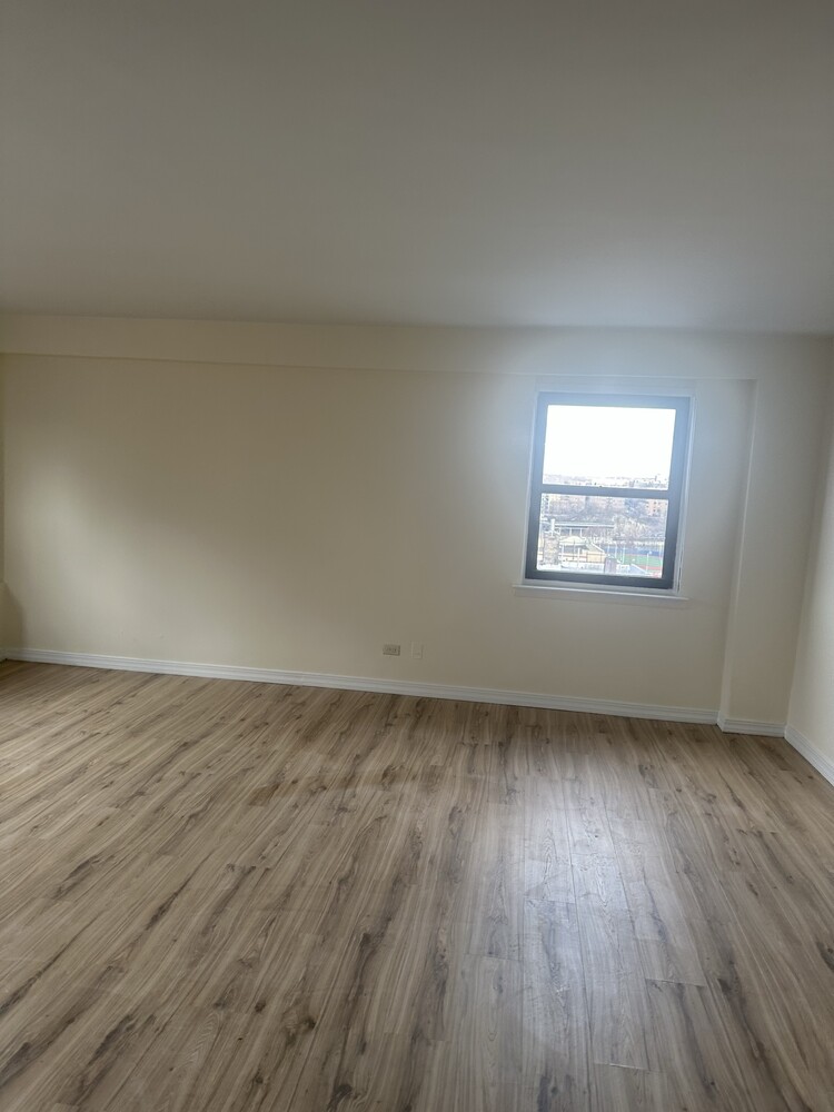 #2 photo, 579 W 215TH Street, 曼哈頓 北曼哈顿 Inwood , NY 10034