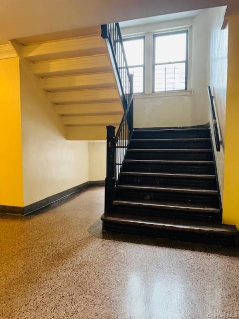 #13 photo, 92-05 Whitney Avenue, एल्महर्स्ट Elmhurst , NY 11373