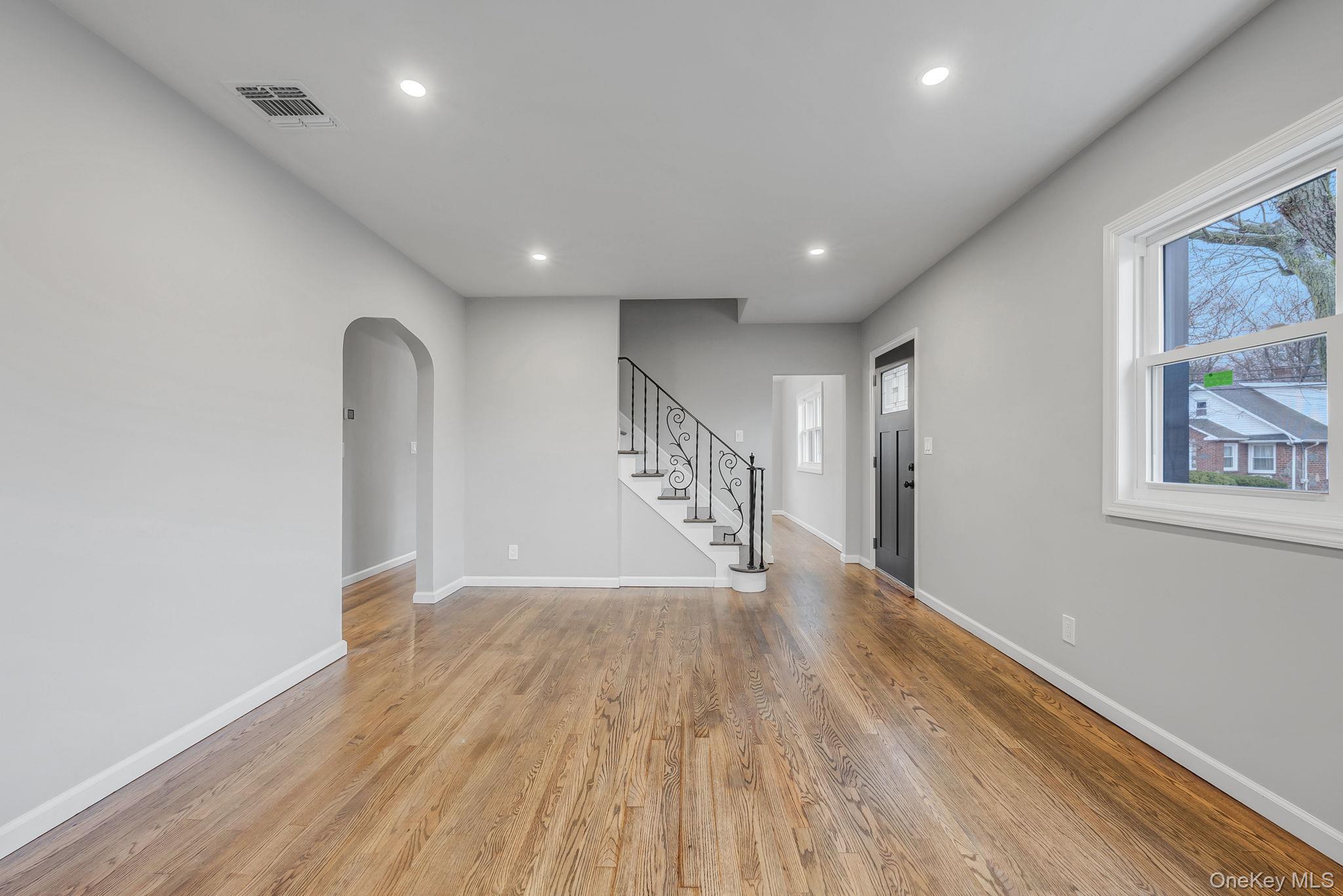 #13 photo, 125 Boden Avenue, Нассау ‖ Valley Stream , NY 11580