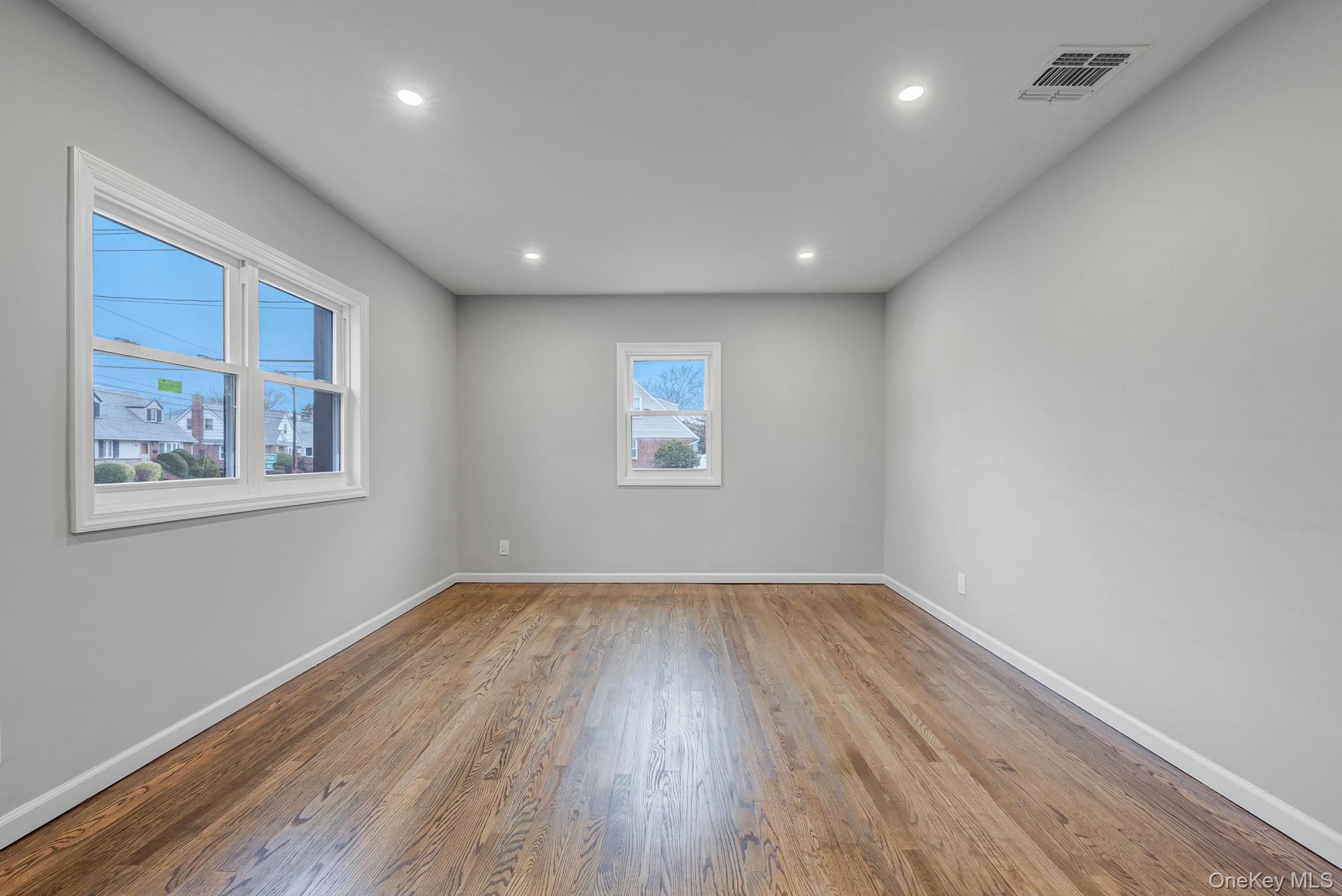 #20 photo, 125 Boden Avenue, Нассау ‖ Valley Stream , NY 11580