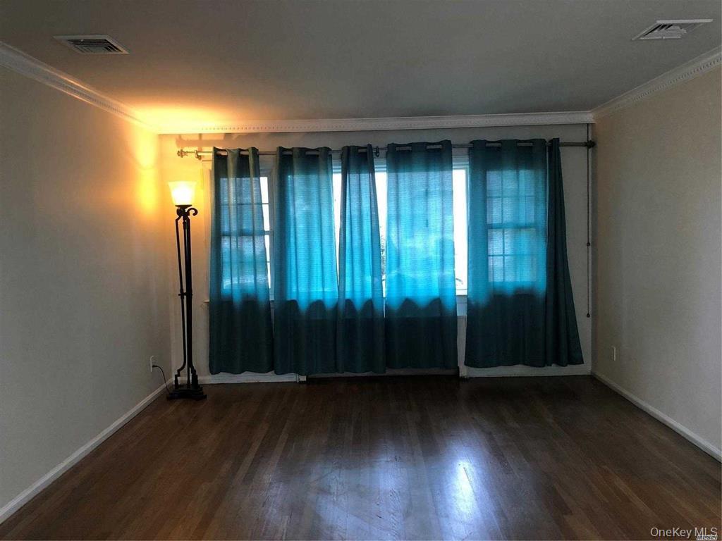 #13 photo, 563 Albemarle Place, מחוז נסאו Cedarhurst , NY 11516