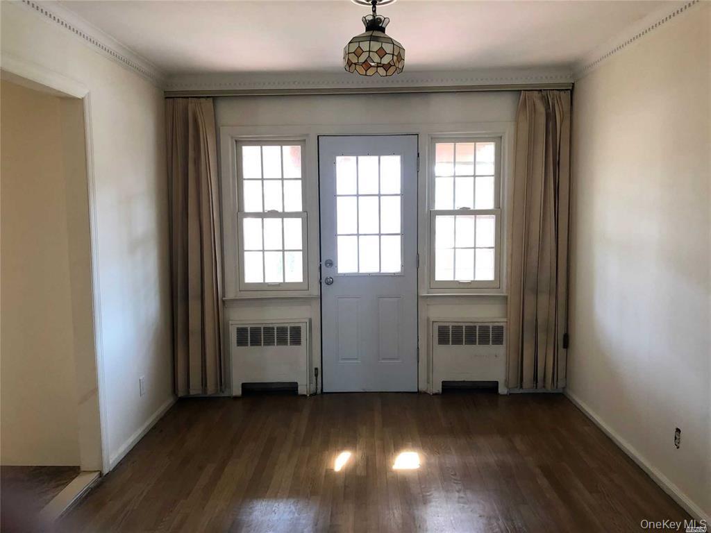 #4 photo, 563 Albemarle Place, מחוז נסאו Cedarhurst , NY 11516