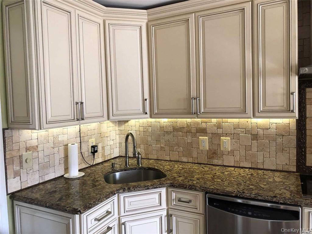 #6 photo, 563 Albemarle Place, מחוז נסאו Cedarhurst , NY 11516