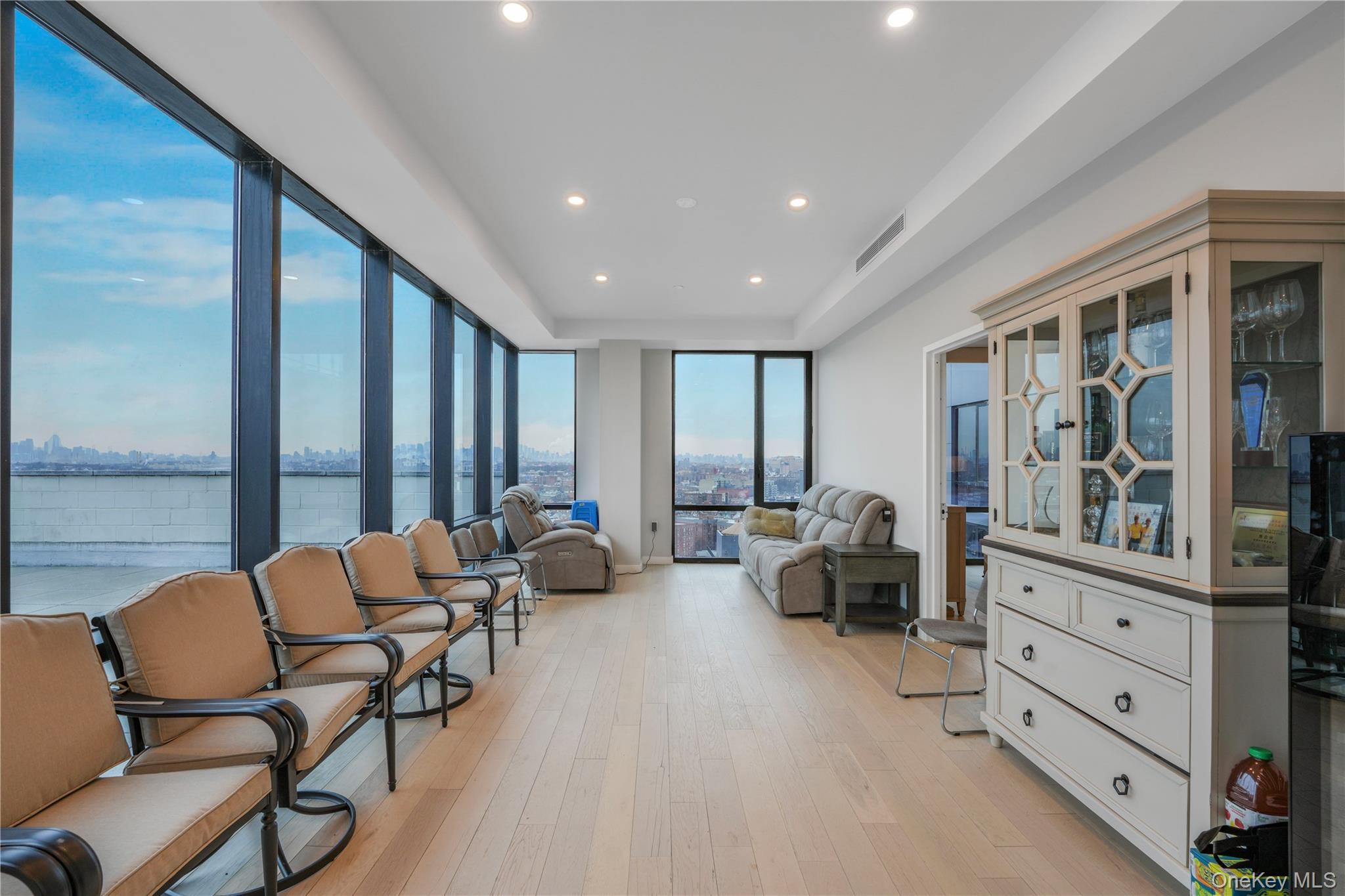 #2 photo, 88-08 Justice Avenue, कुईंस Elmhurst , NY 11373