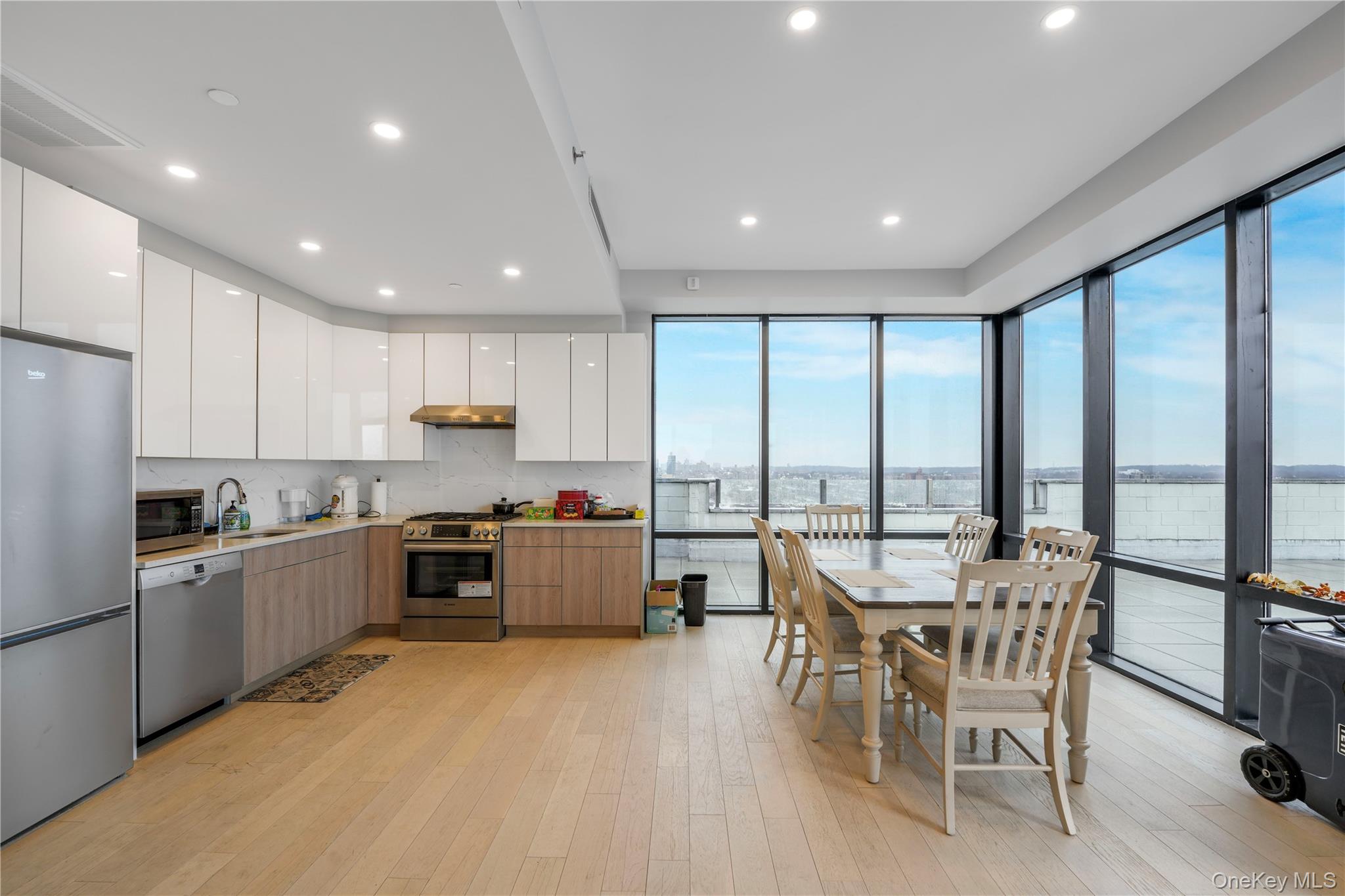 #3 photo, 88-08 Justice Avenue, कुईंस Elmhurst , NY 11373