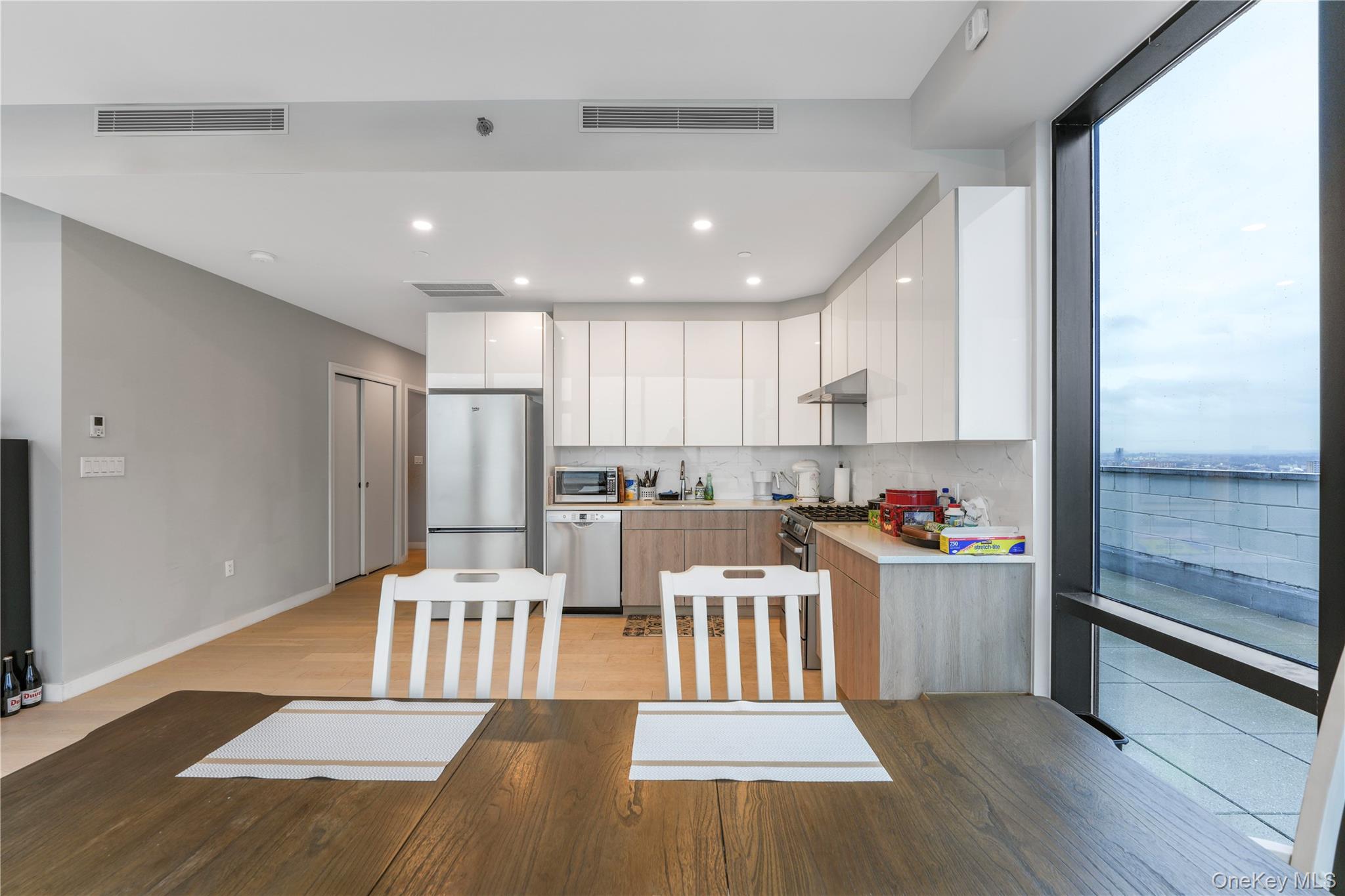 #4 photo, 88-08 Justice Avenue, कुईंस Elmhurst , NY 11373