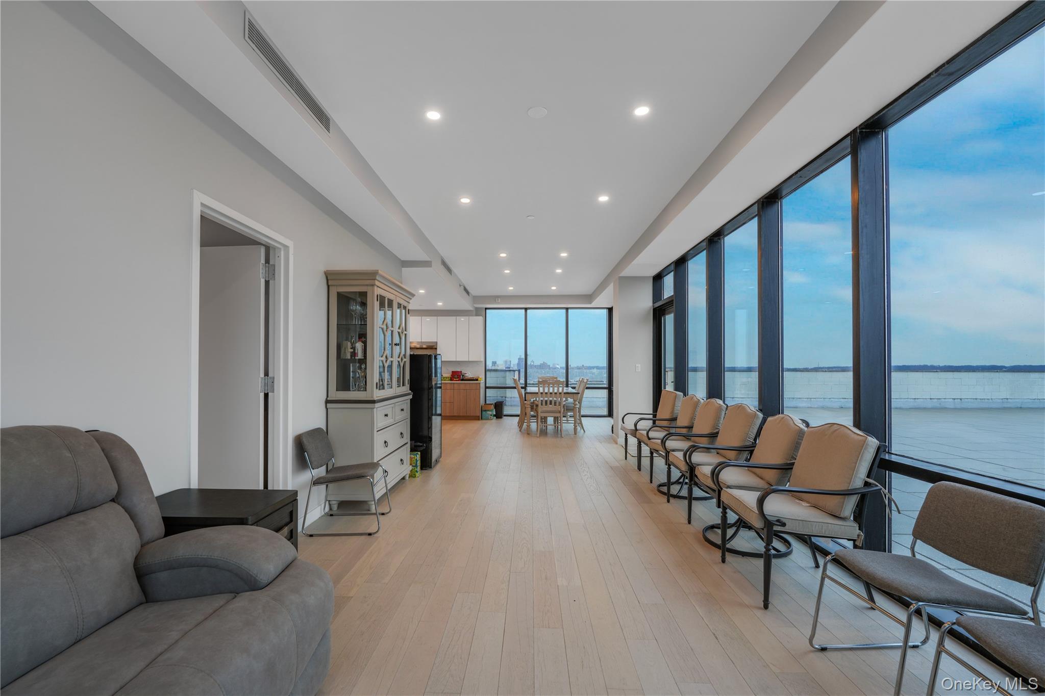 #6 photo, 88-08 Justice Avenue, कुईंस Elmhurst , NY 11373