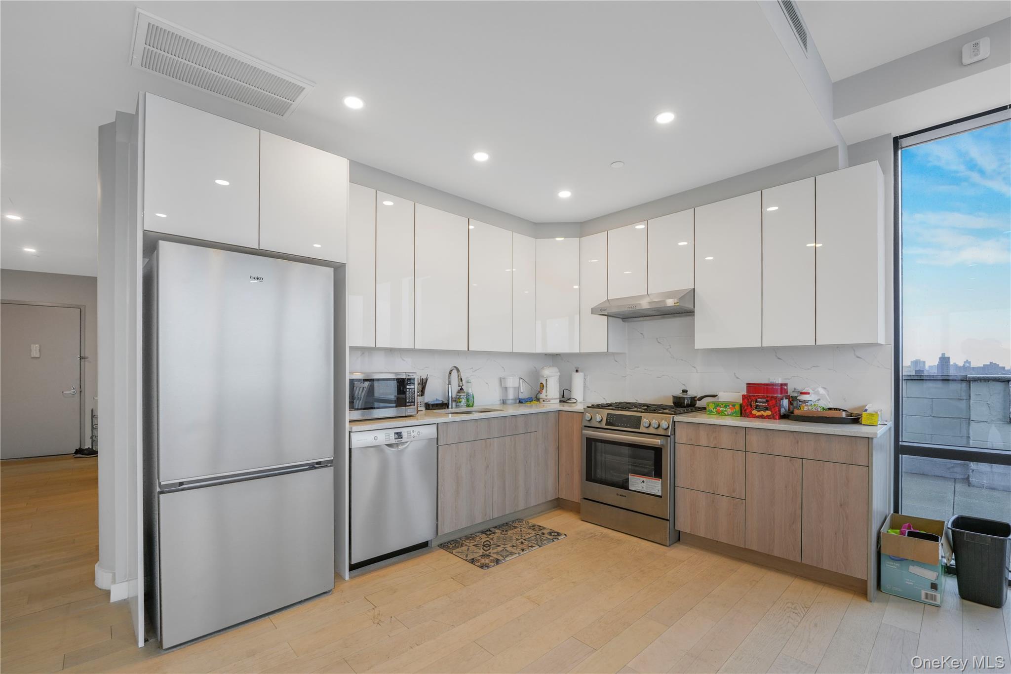 #8 photo, 88-08 Justice Avenue, कुईंस Elmhurst , NY 11373