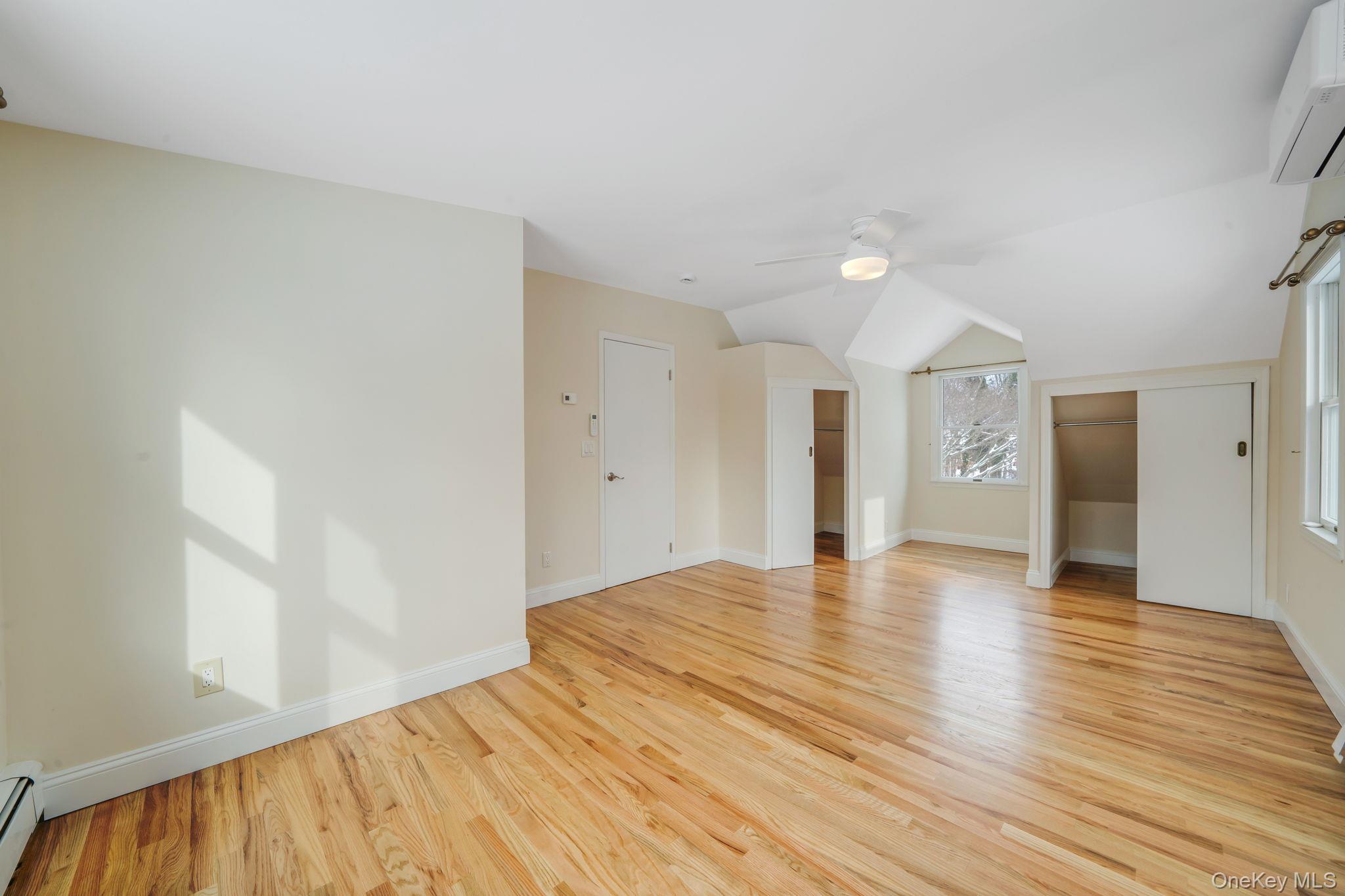 #12 photo, Bohemia, सफ़ोक काउंटी Bohemia , NY 11716