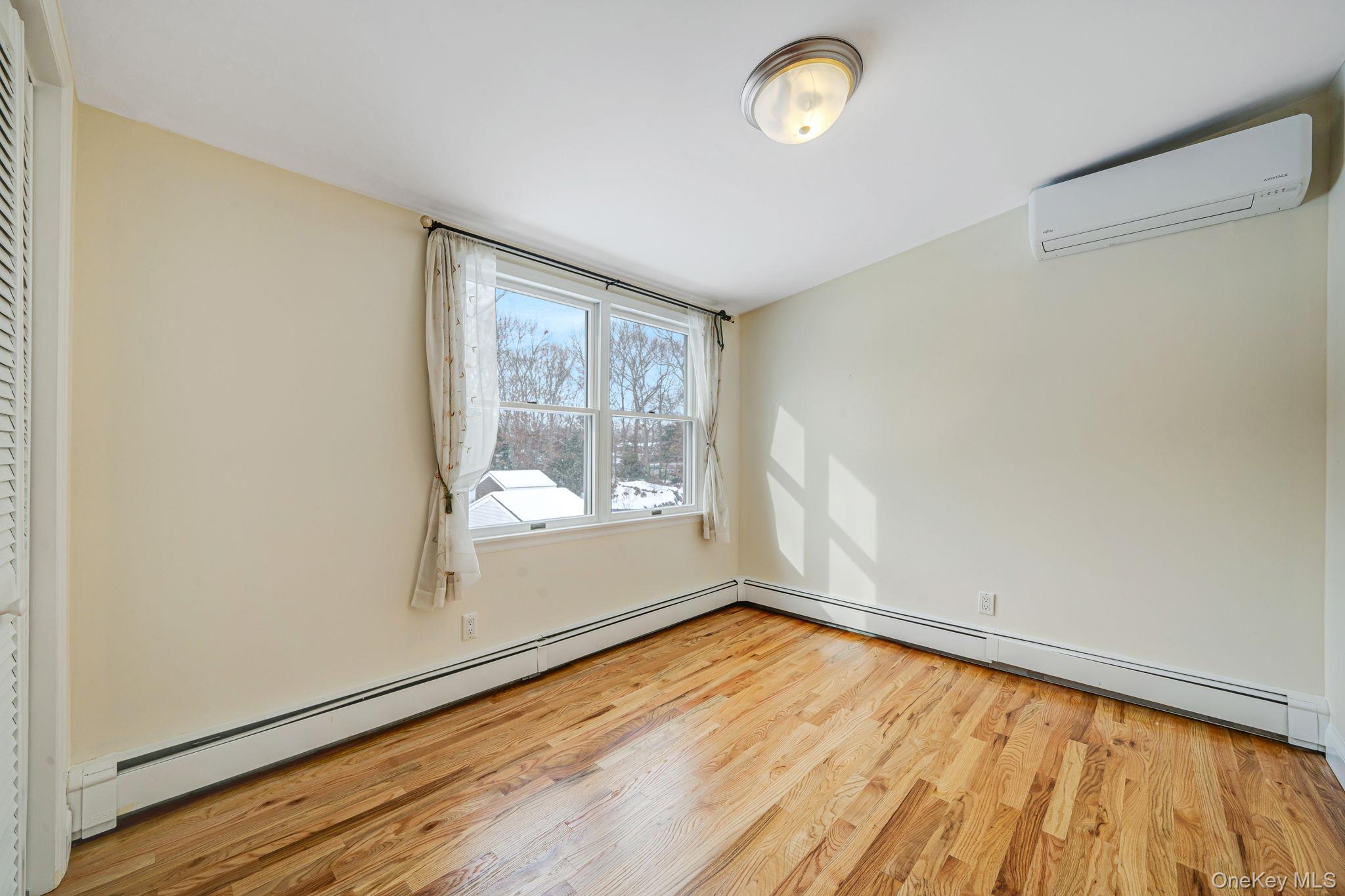 #14 photo, Bohemia, सफ़ोक काउंटी Bohemia , NY 11716