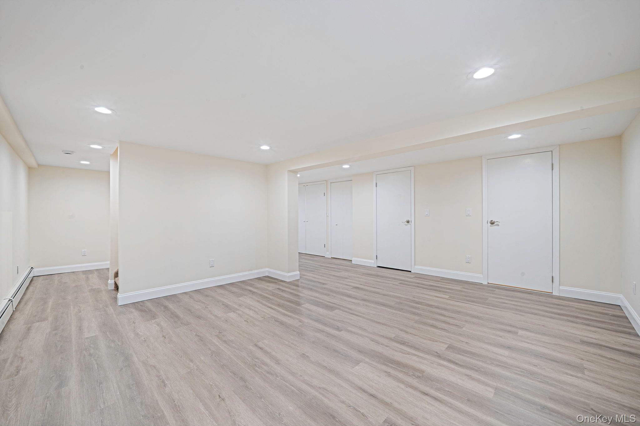 #17 photo, Bohemia, सफ़ोक काउंटी Bohemia , NY 11716