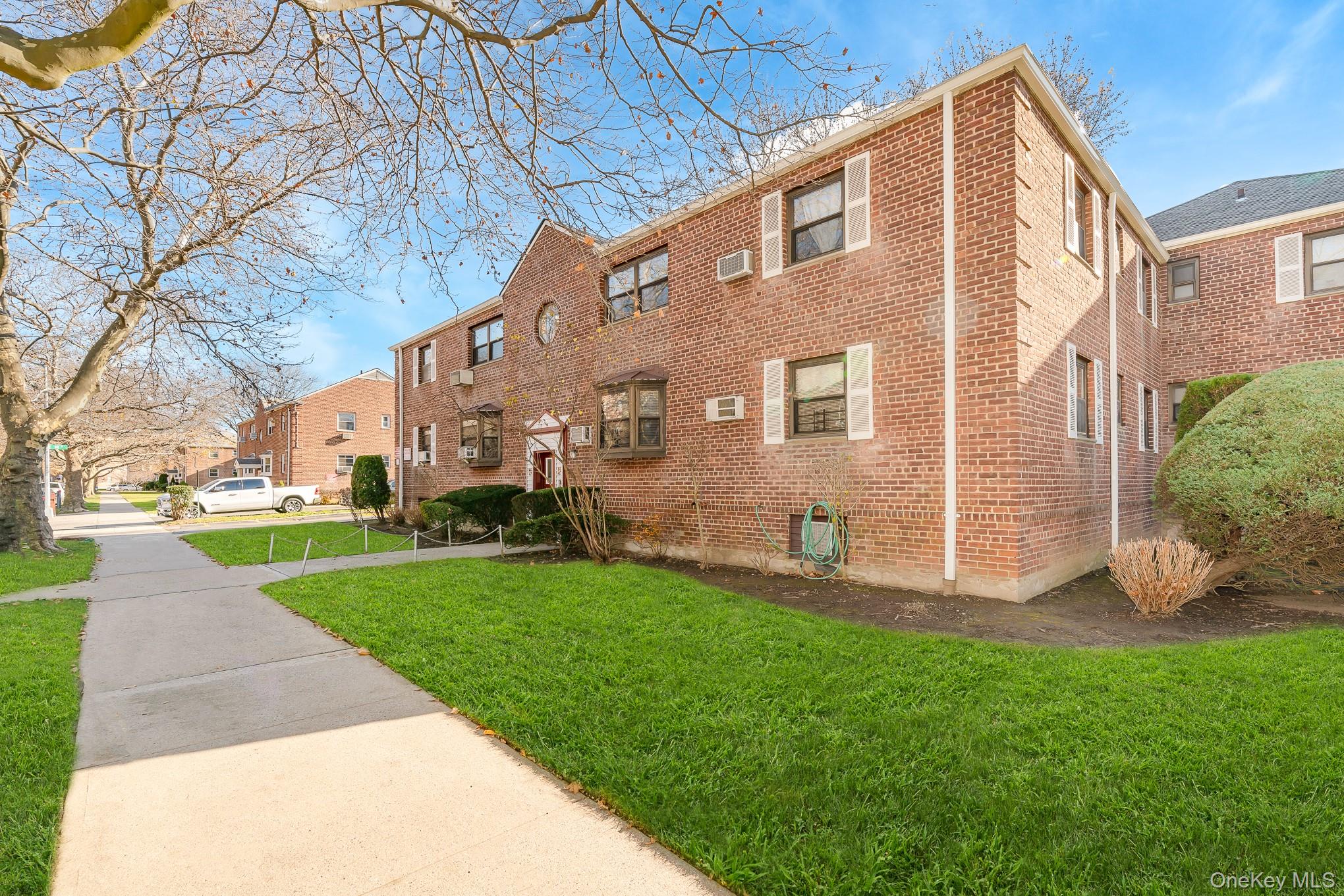 #2 photo, 86-40 155th, कुईंस Howard Beach , NY 11414