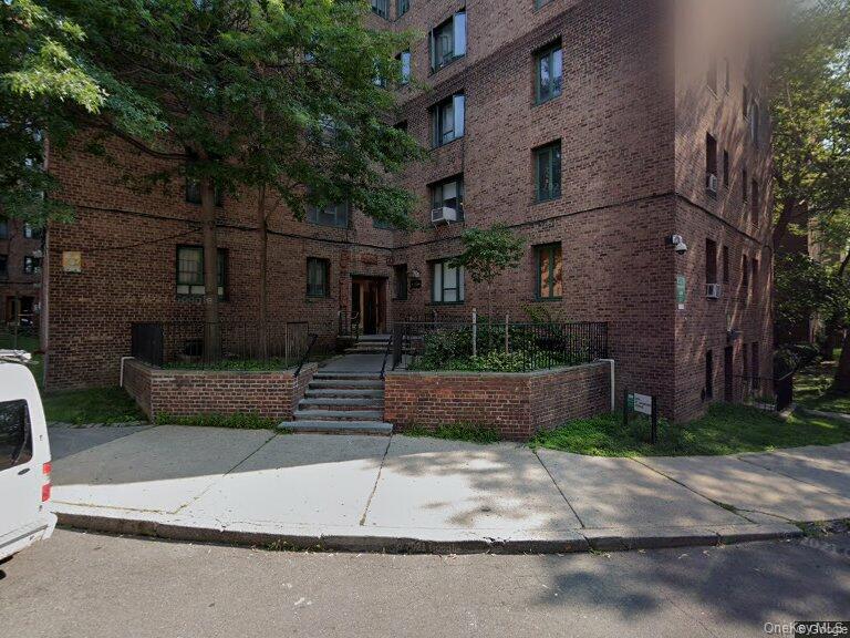 #1 photo, 2075 Saint Raymond Avenue, הברונקס Bronx , NY 10462